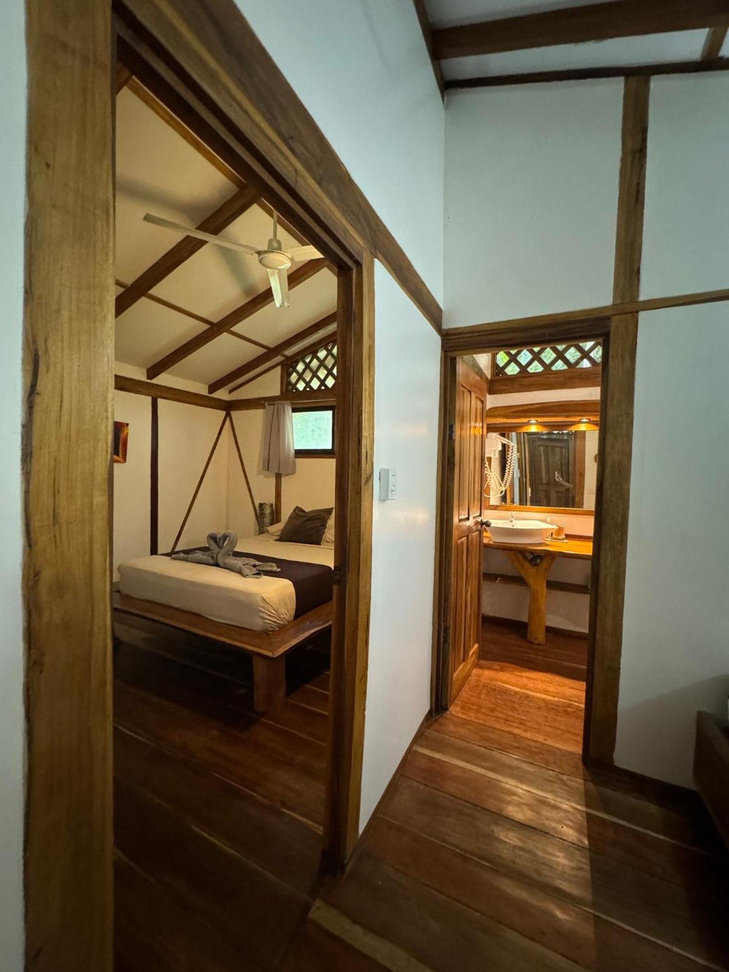 Passion Fruit Lodge Cahuita Exteriör bild