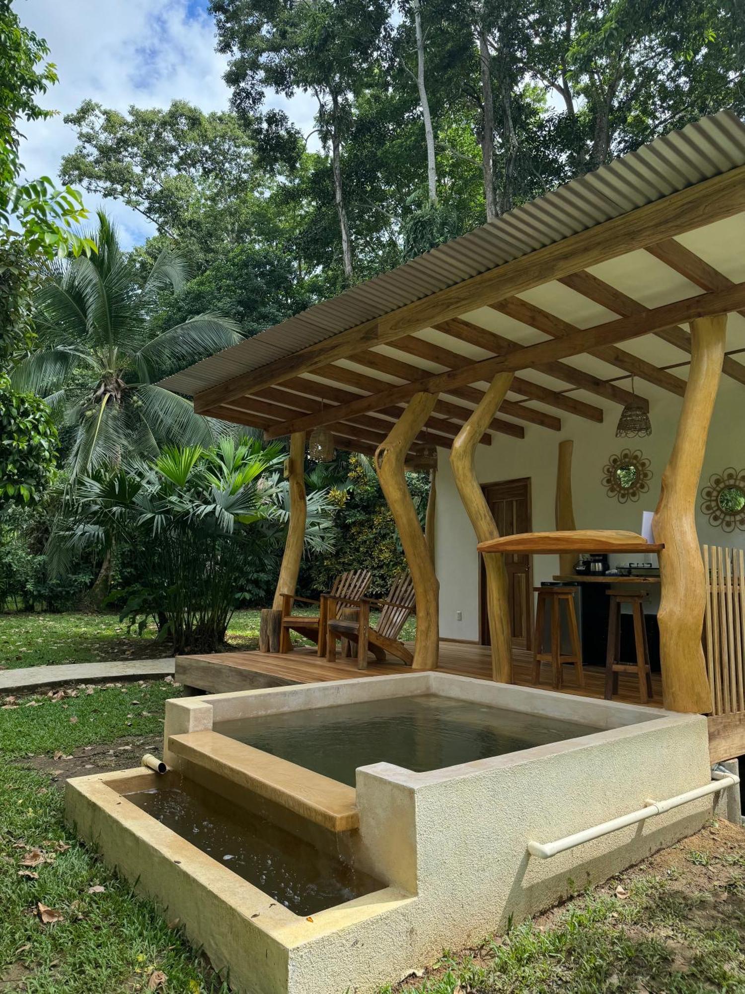 Passion Fruit Lodge Cahuita Exteriör bild