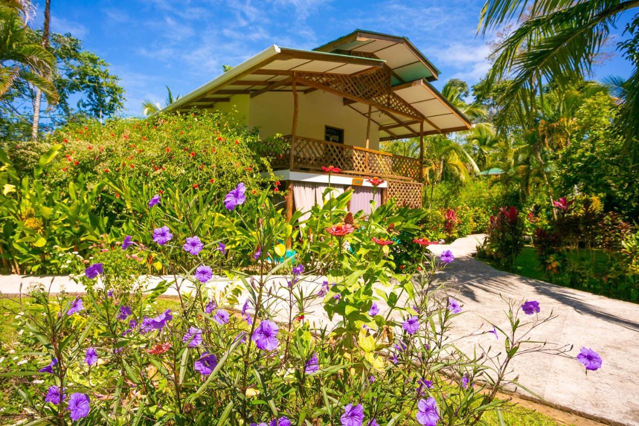 Passion Fruit Lodge Cahuita Exteriör bild